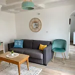 Maupiti, Maisonnette En Bord De D'ares * Ares