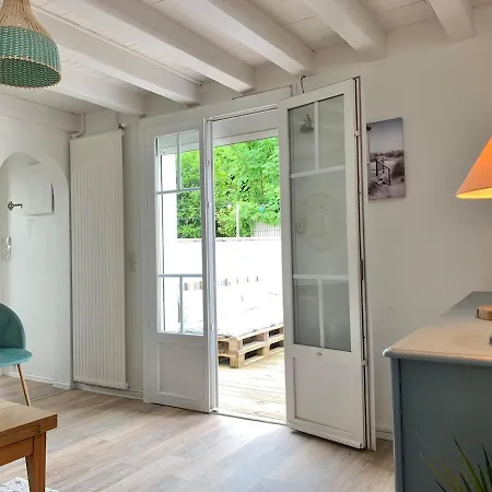 Maupiti, Maisonnette En Bord De D'ares *