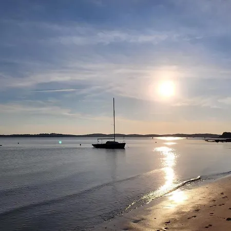 Maupiti, Maisonnette En Bord De D'ares Ares