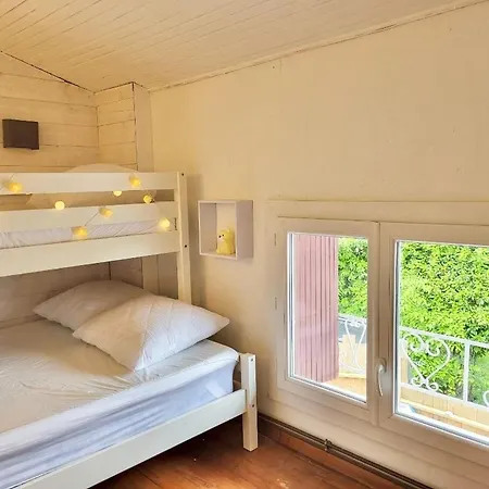 Maupiti, Maisonnette En Bord De D'ares * Ares
